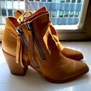 BRAND NEW Dolce Vita booties